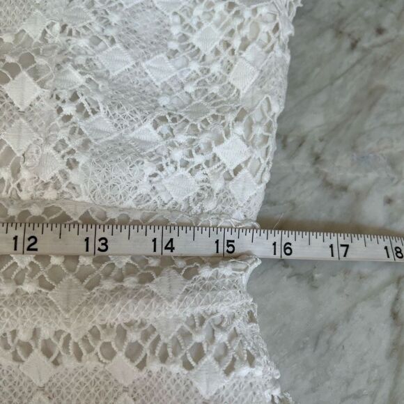 Amy Lynn Flutter Sleeve white Lace Dress, Size L - Picture 8 of 9